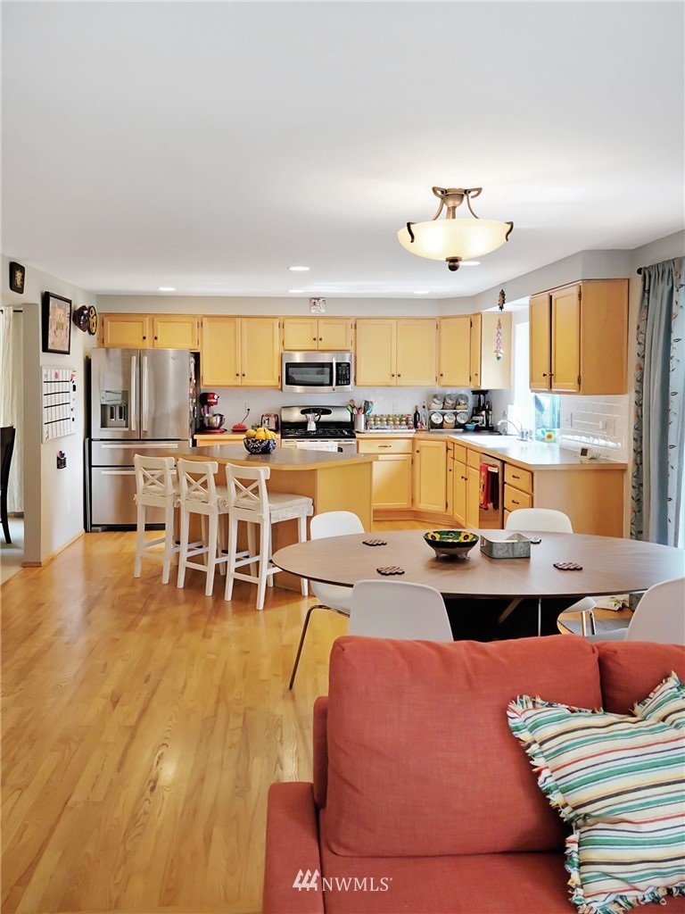 5605 Southeast 1st Place Renton, WA 98059 - Photo 10 of 32 Gallery Image 10