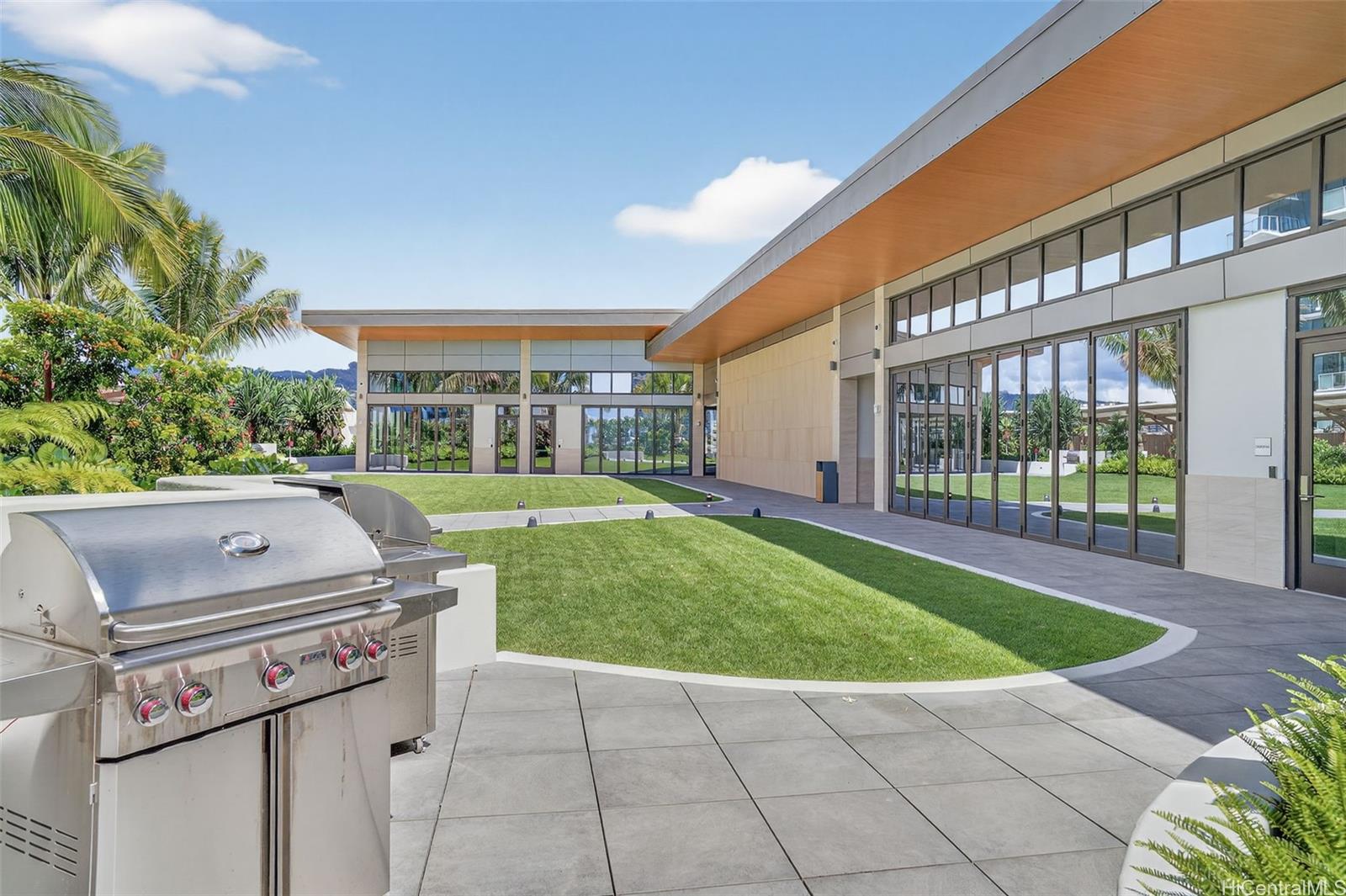 1500 Rycroft Street, Unit 4103R Honolulu, HI 96814 - Photo 19 of 25 a view of a patio with a table and chairs