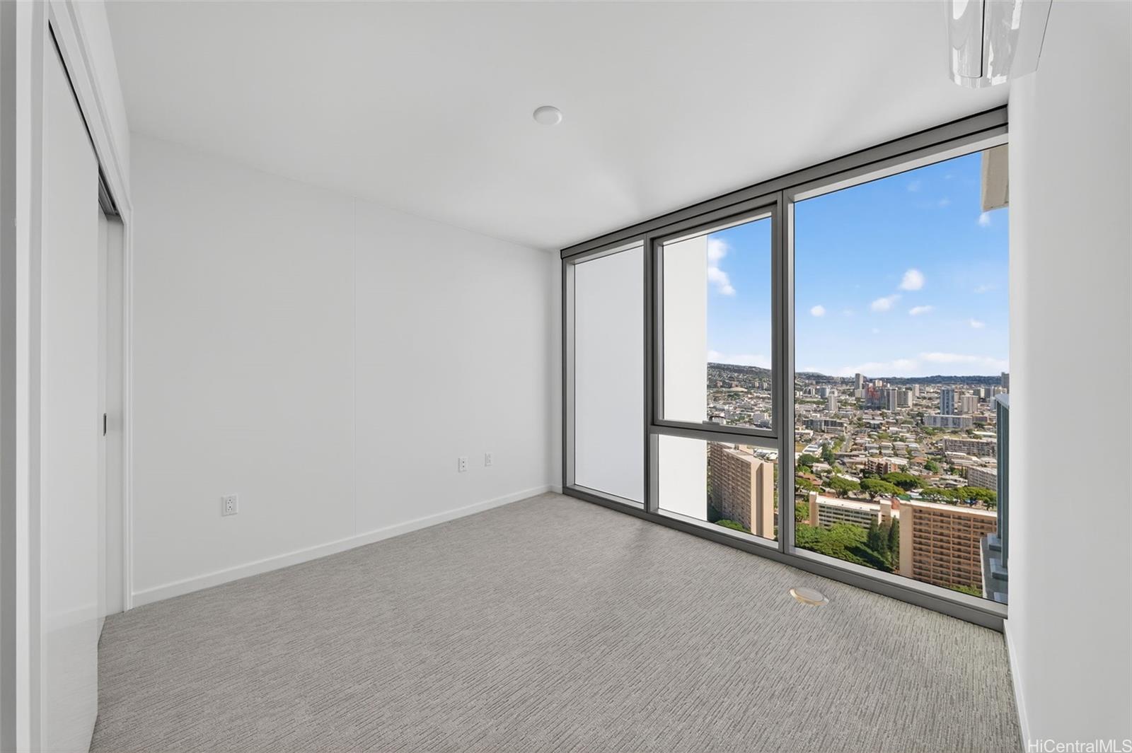 1500 Rycroft Street, Unit 4103R Honolulu, HI 96814 - Photo 6 of 25 a view of an empty room with a large window