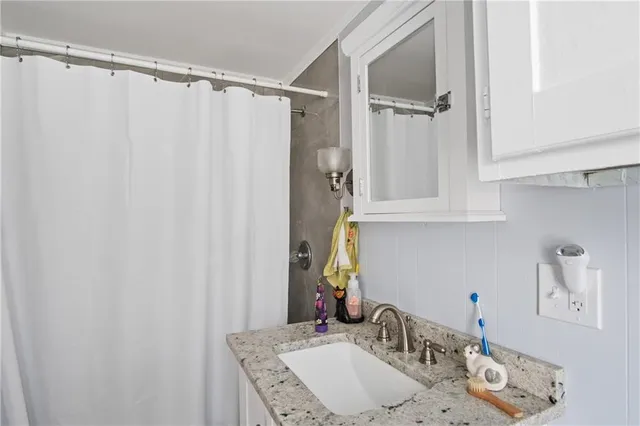 $649,900 | 25 Thomas Street, North Kingstown, RI 02852