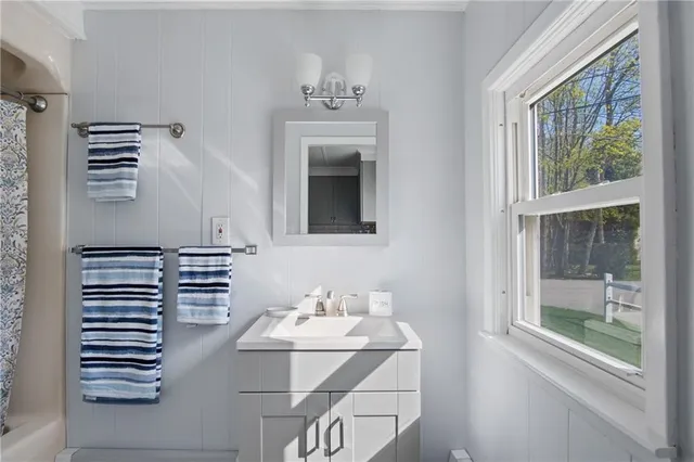 $649,900 | 25 Thomas Street, North Kingstown, RI 02852