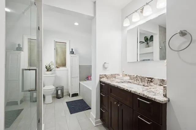 $650,000 | 2233 West Greenleaf Avenue, Chicago, IL 60645