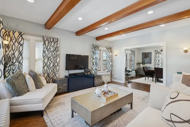 $650,000 | 2233 West Greenleaf Avenue, Chicago, IL 60645