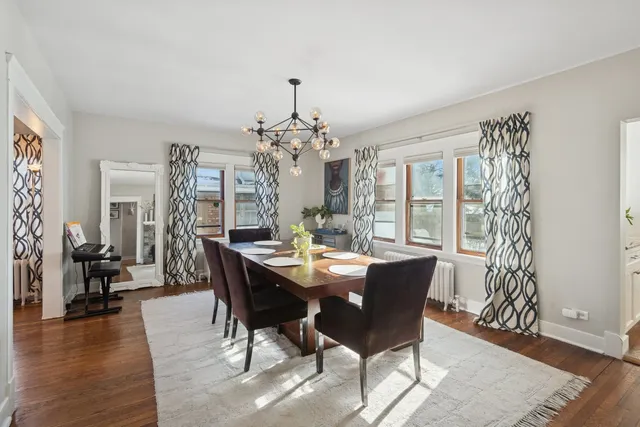 $650,000 | 2233 West Greenleaf Avenue, Chicago, IL 60645