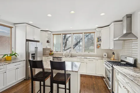 $650,000 | 2233 West Greenleaf Avenue, Chicago, IL 60645