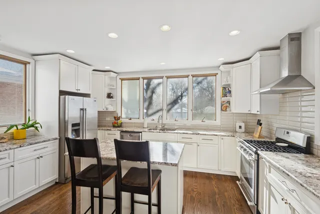 $650,000 | 2233 West Greenleaf Avenue, Chicago, IL 60645