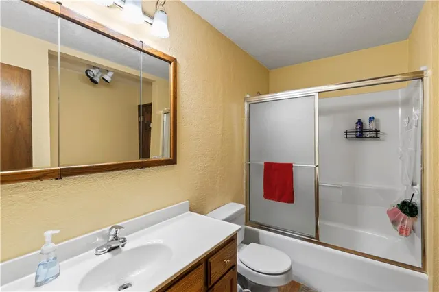 $240,000 | 113 East Hardin Place, Nevada, MO 64772