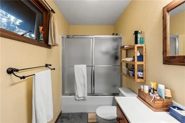 $240,000 | 113 East Hardin Place, Nevada, MO 64772