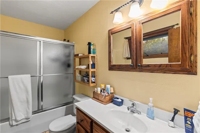 $240,000 | 113 East Hardin Place, Nevada, MO 64772