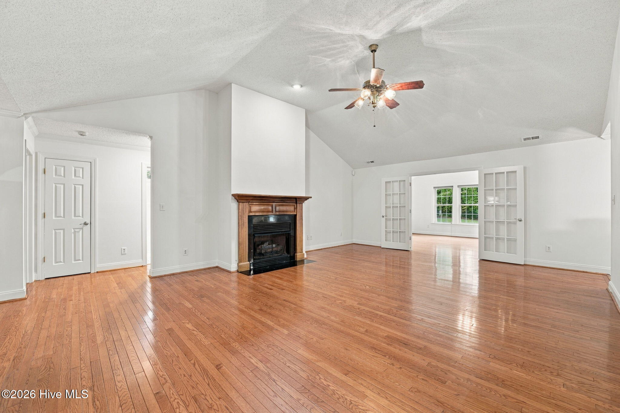 900 Perrytown Road New Bern, NC 28562 - Photo 23 of 54 Living Room-Fireplace