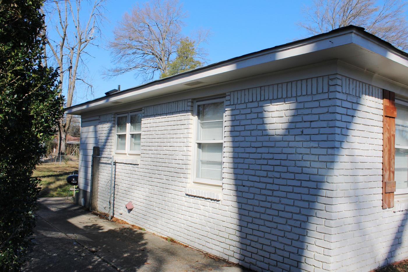 1673 South White Station Road Memphis, TN 38117 - Photo 10 of 17 View of side of property featuring brick siding