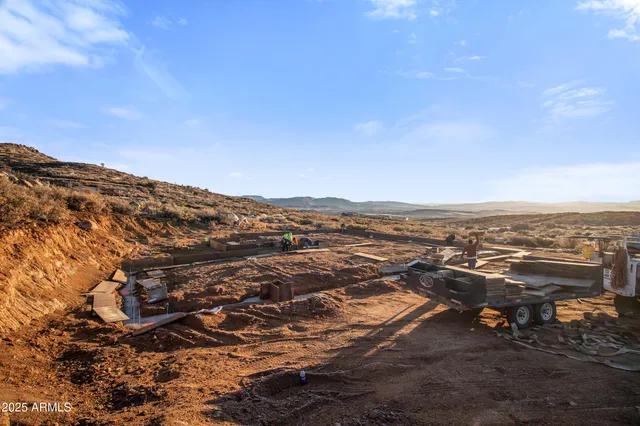 $949,000 | 750 South Grant Woods Parkway, Dewey, AZ 86327