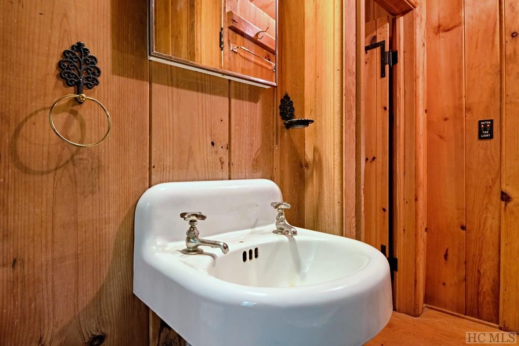 818 Flat Mountain Road Highlands, NC 28741 - Photo 17 of 20 Gallery Image 17