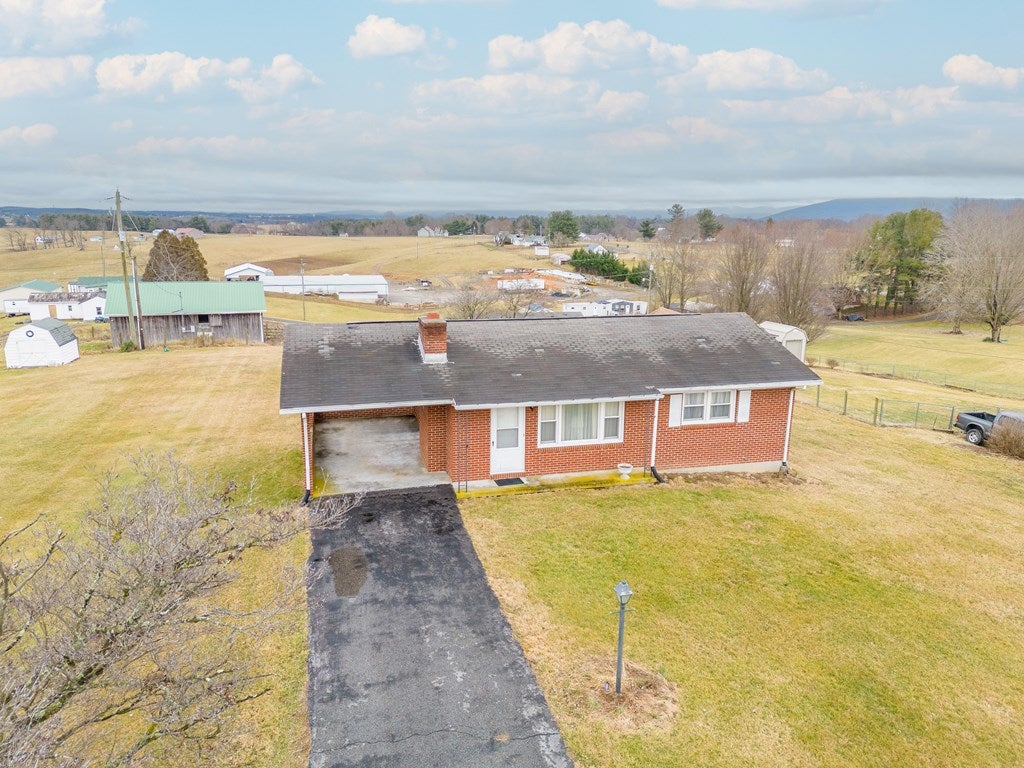 5676 Alum Spring Road Pulaski, VA 24301 - Photo 6 of 46 Gallery Image 6