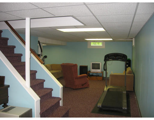 103 Squassick Road West Springfield, MA 01089 - Photo 12 of 15 Gallery Image 12