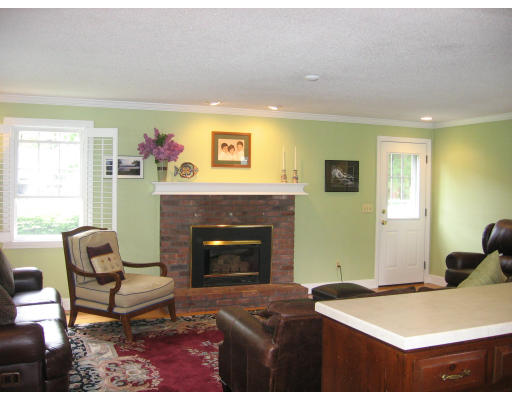 103 Squassick Road West Springfield, MA 01089 - Photo 5 of 15 Gallery Image 5