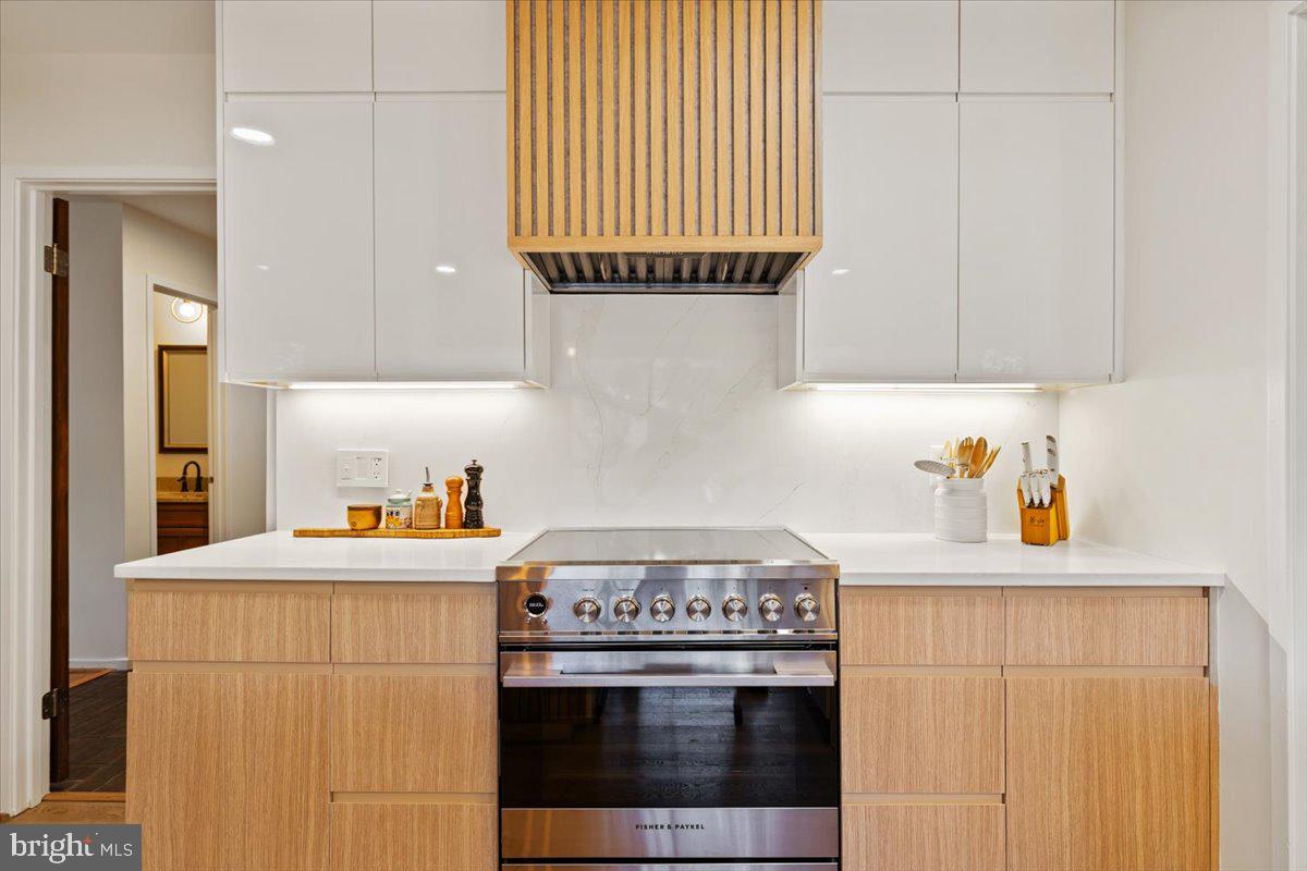 9411 Fernwood Road Bethesda, MD 20817 - Photo 21 of 101