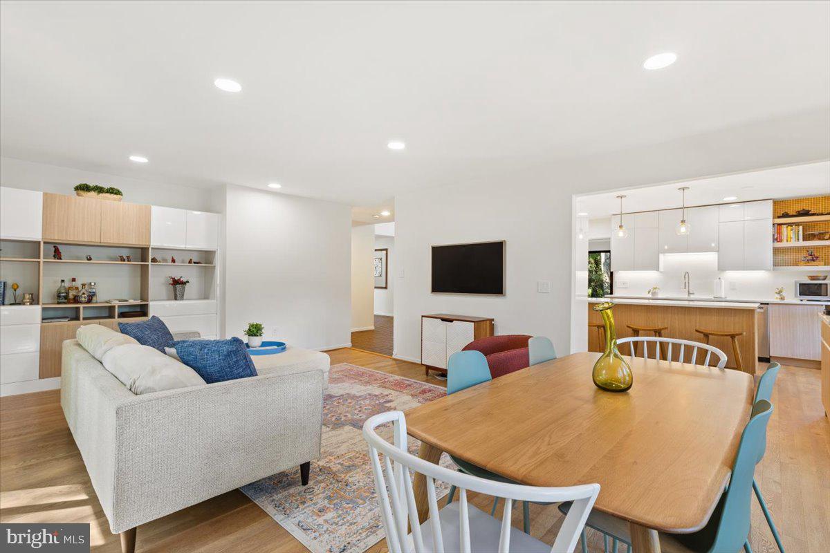 9411 Fernwood Road Bethesda, MD 20817 - Photo 27 of 101 a living room with furniture and a flat screen tv