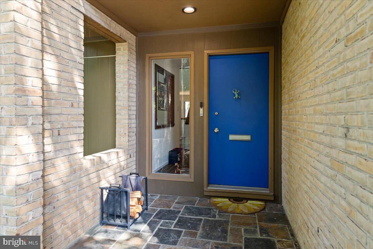 9411 Fernwood Road Bethesda, MD 20817 - Photo 5 of 101