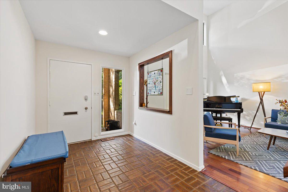 9411 Fernwood Road Bethesda, MD 20817 - Photo 6 of 101