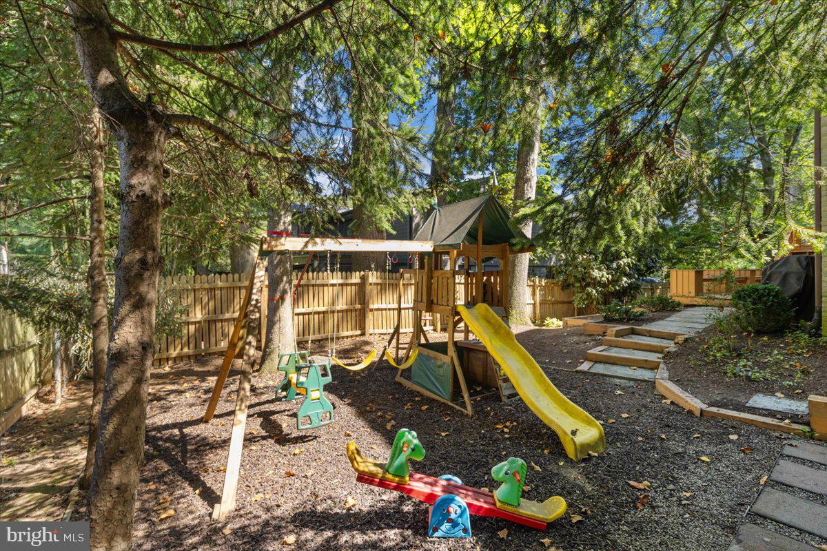 9411 Fernwood Road Bethesda, MD 20817 - Photo 78 of 101 a view of a patio with table and chairs and potted plants