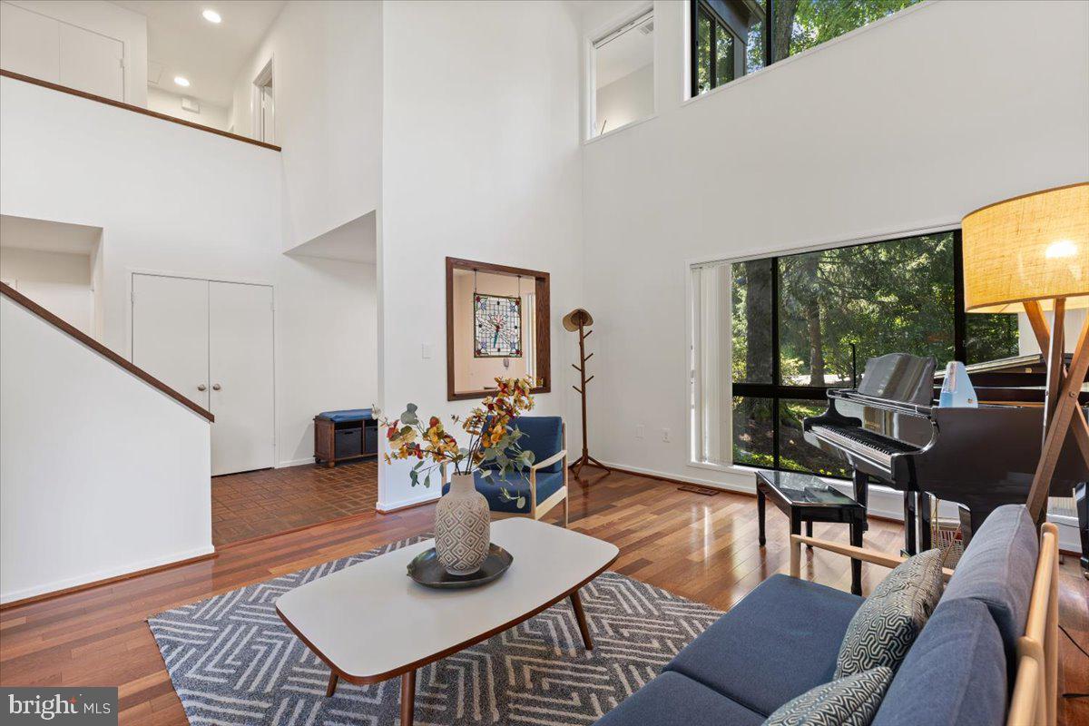 9411 Fernwood Road Bethesda, MD 20817 - Photo 9 of 101 a living room with furniture and a flat screen tv