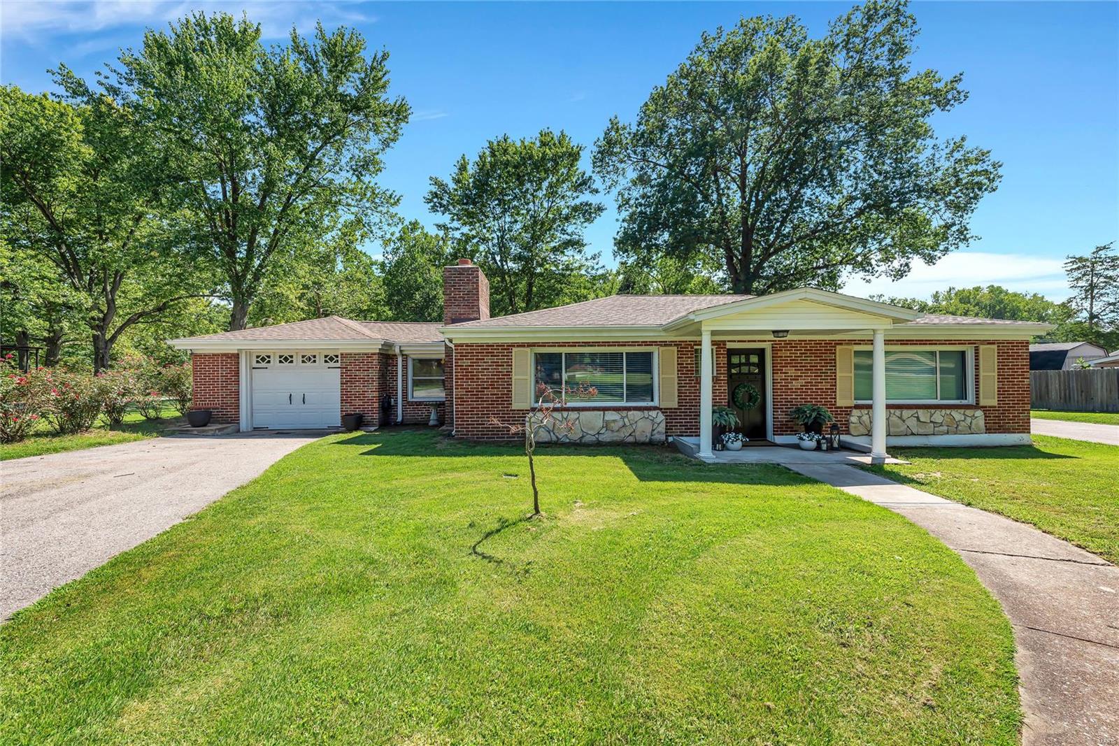 3452 Baumgartner Road St. Louis, MO 63129 - Photo 1 of 26 Gallery Image 1