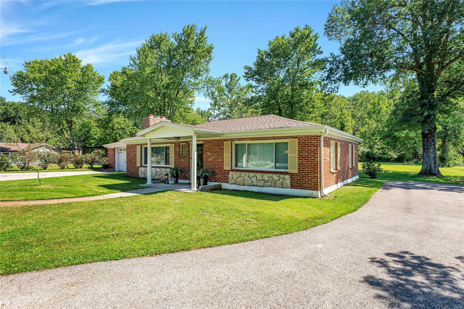 3452 Baumgartner Road St. Louis, MO 63129 - Photo 3 of 26 Gallery Image 3