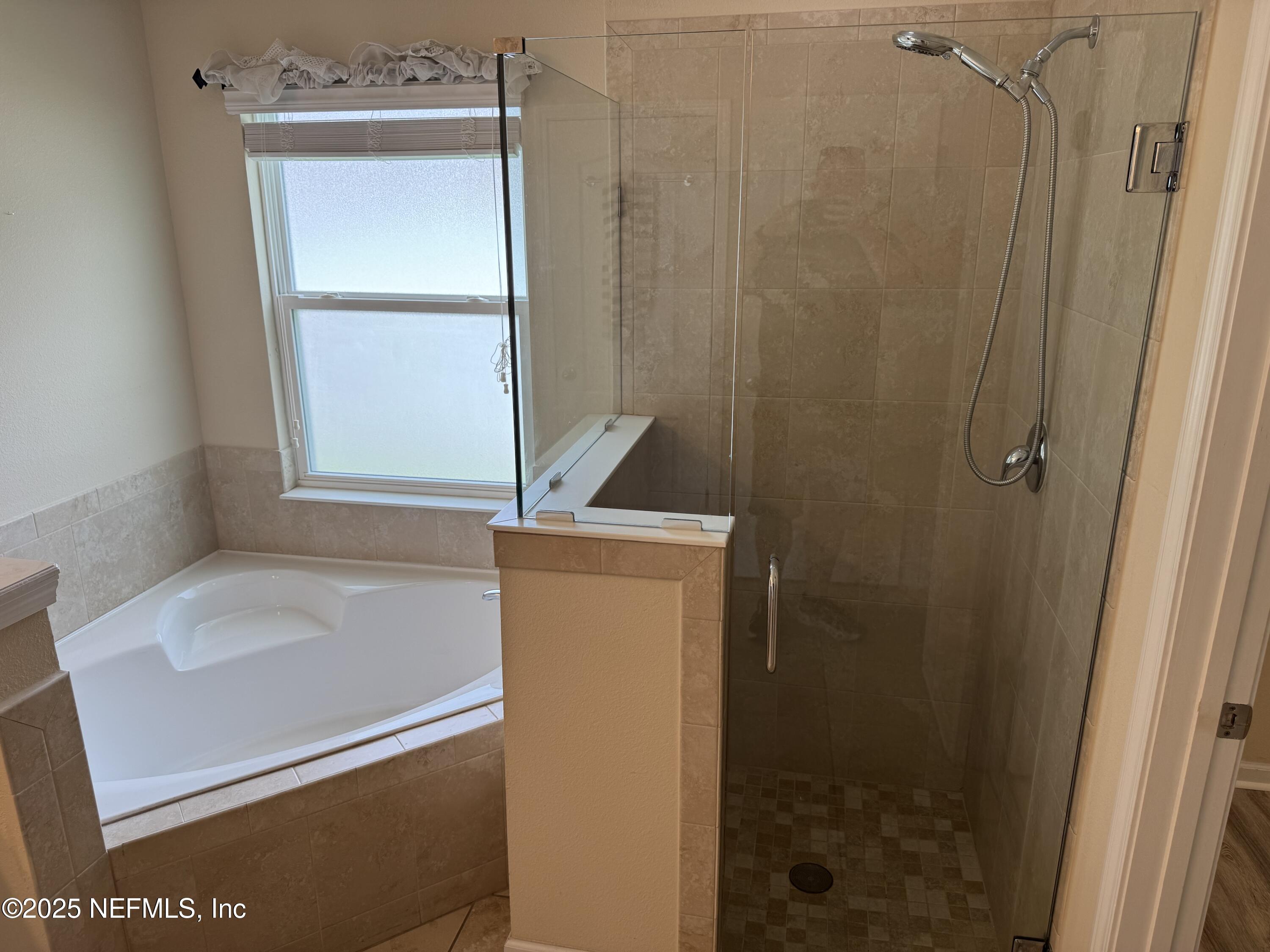 96 Midway Park Drive St. Augustine, FL 32084 - Photo 16 of 31 a bathroom with a bathtub