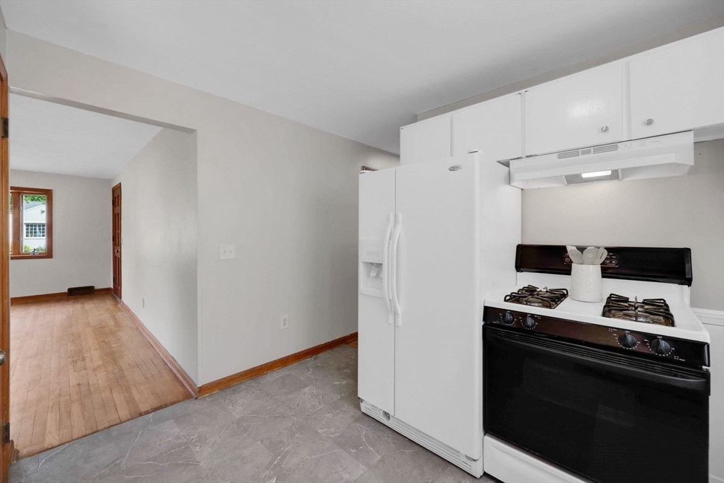 232 Almira Road Springfield, MA 01119 - Photo 8 of 36