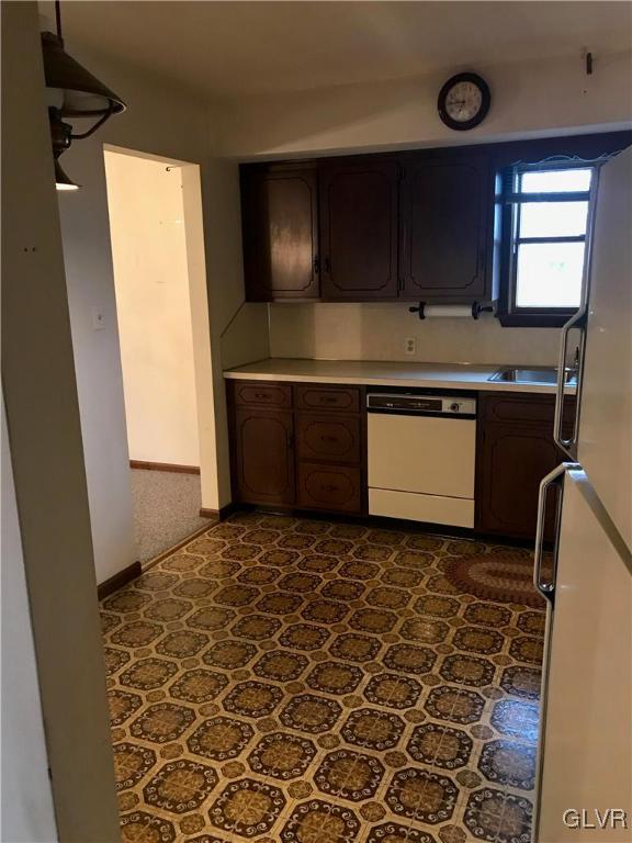 567 Georgetown Road Nazareth, PA 18064 - Photo 13 of 21 Main upstairs eat-in kitchen