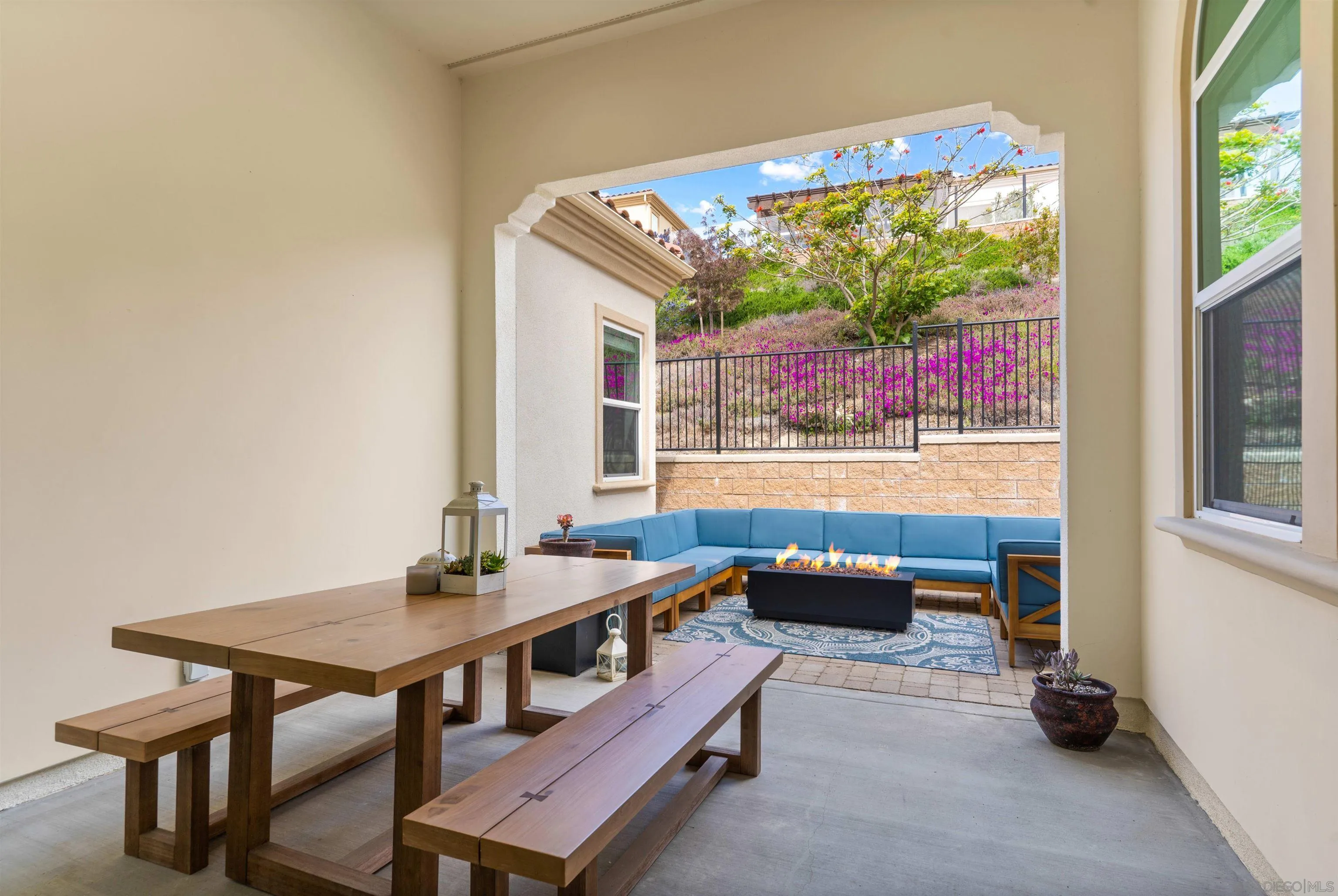 2520 Wellspring Street Carlsbad, CA 92010 - Photo 21 of 26 a reading room with furniture and a window