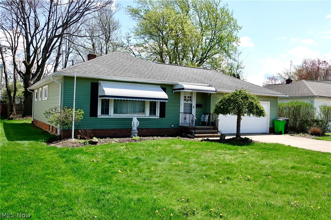 1661 Chelmsford Road Cleveland, OH 44124 - Photo 1 of 27