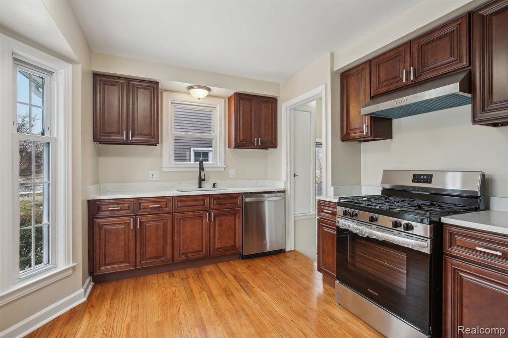 1591 Eaton Road Berkley, MI 48072 - Photo 2 of 32