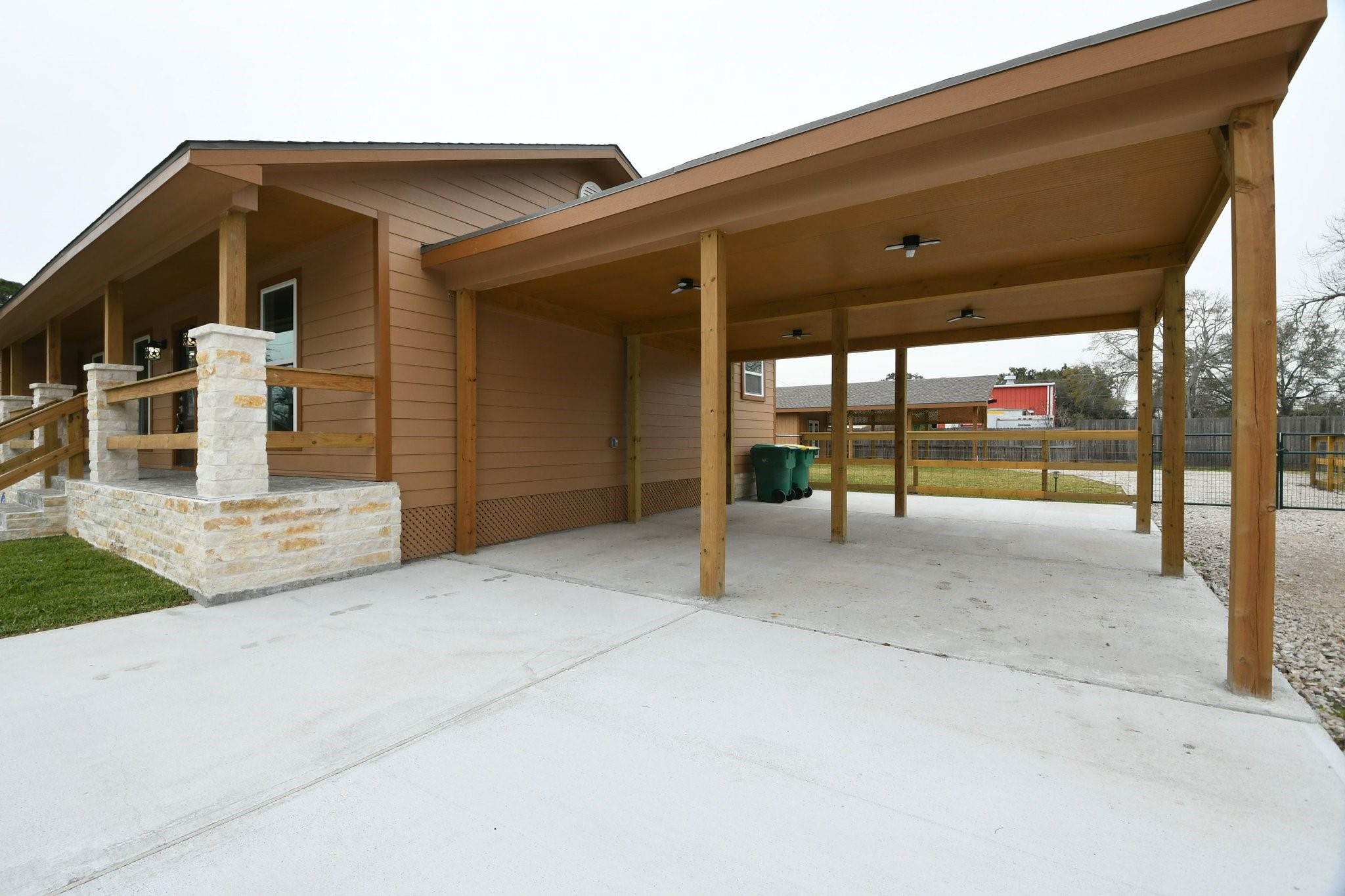 3200 Hoover Street La Marque, TX 77568 - Photo 23 of 31 a view of a house with a outdoor space