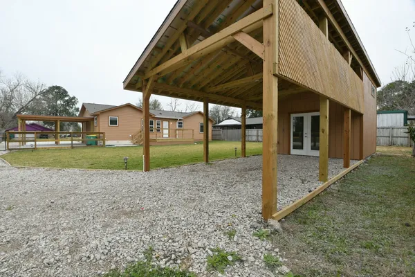 a view of a house with backyard and porch