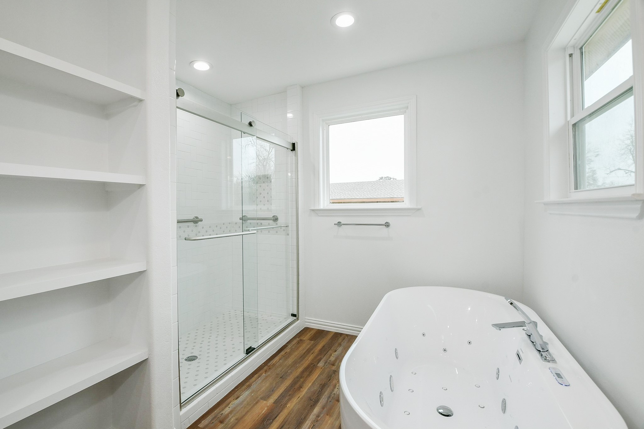 3200 Hoover Street La Marque, TX 77568 - Photo 9 of 31 a bathroom with a bathtub and shower