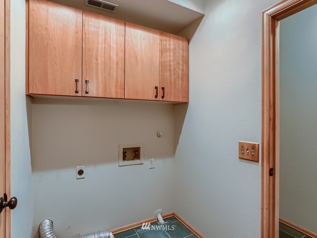 23630 3rd Place West Bothell, WA 98021 - Photo 26 of 28 a view of a closet