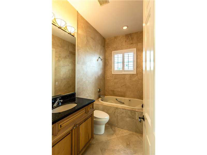 3207 Barton Road Pompano Beach, FL 33062 - Photo 11 of 16 Bathroom