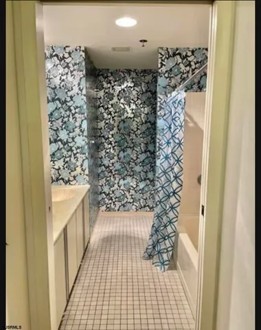 a bathroom with a bathtub