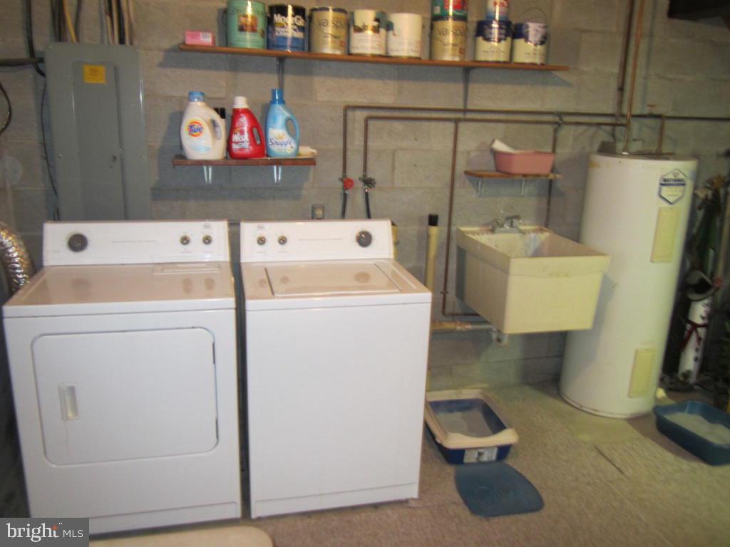 238 Hickory Drive Lititz, PA 17543 - Photo 27 of 27 a utility room with dryer and washer