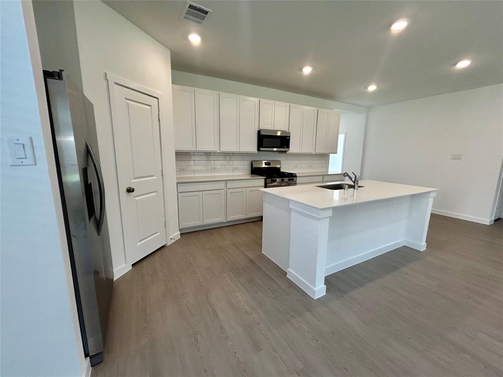 443 Ridge Drive Justin, TX 76247 - Photo 7 of 26 Gallery Image 7