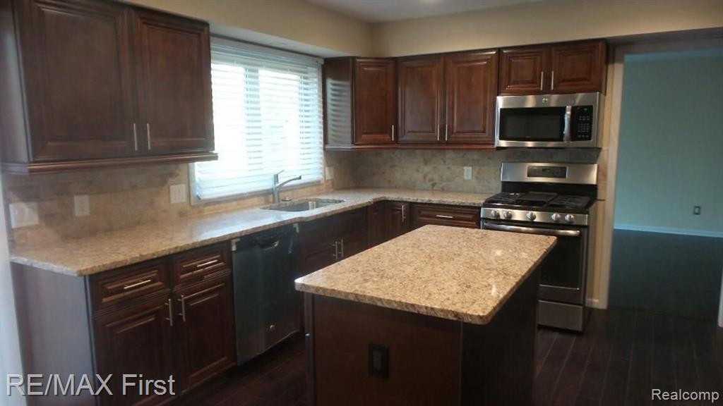 235 Stonetree Circle Rochester Hills, MI 48309 - Photo 5 of 29