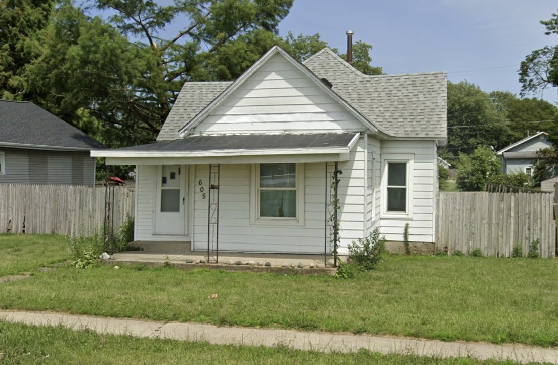 605 South Sycamore Street Villa Grove, IL 61956 - Photo 1 of 12 a view of a house with a yard