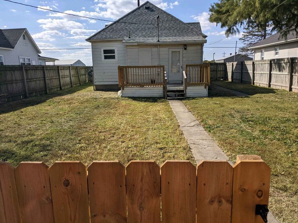 605 South Sycamore Street Villa Grove, IL 61956 - Photo 3 of 12 a front view of a house with a yard