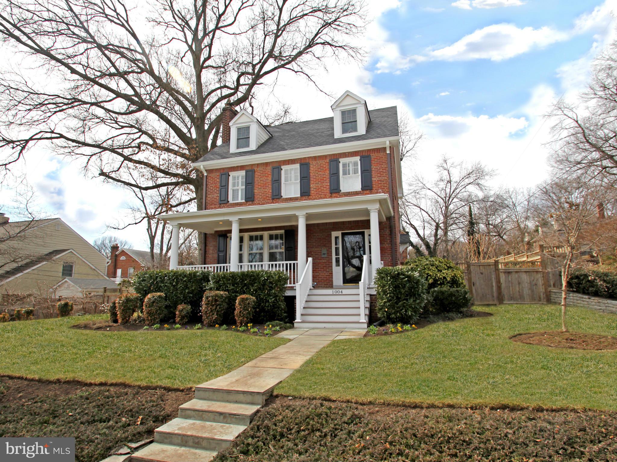 1004 Russell Road Alexandria, VA 22301 - Photo 1 of 30 Exterior (Front)