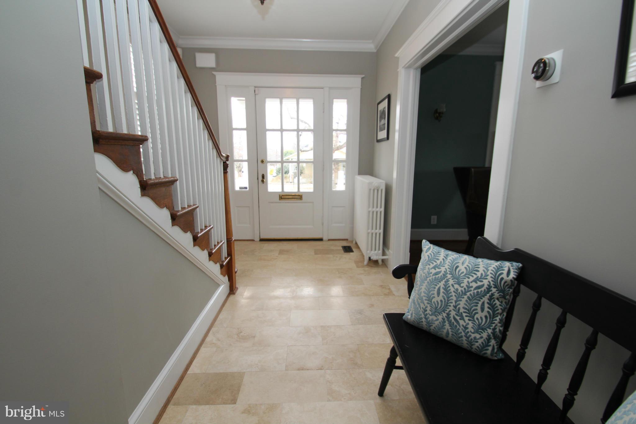 1004 Russell Road Alexandria, VA 22301 - Photo 2 of 30 Interior (General)