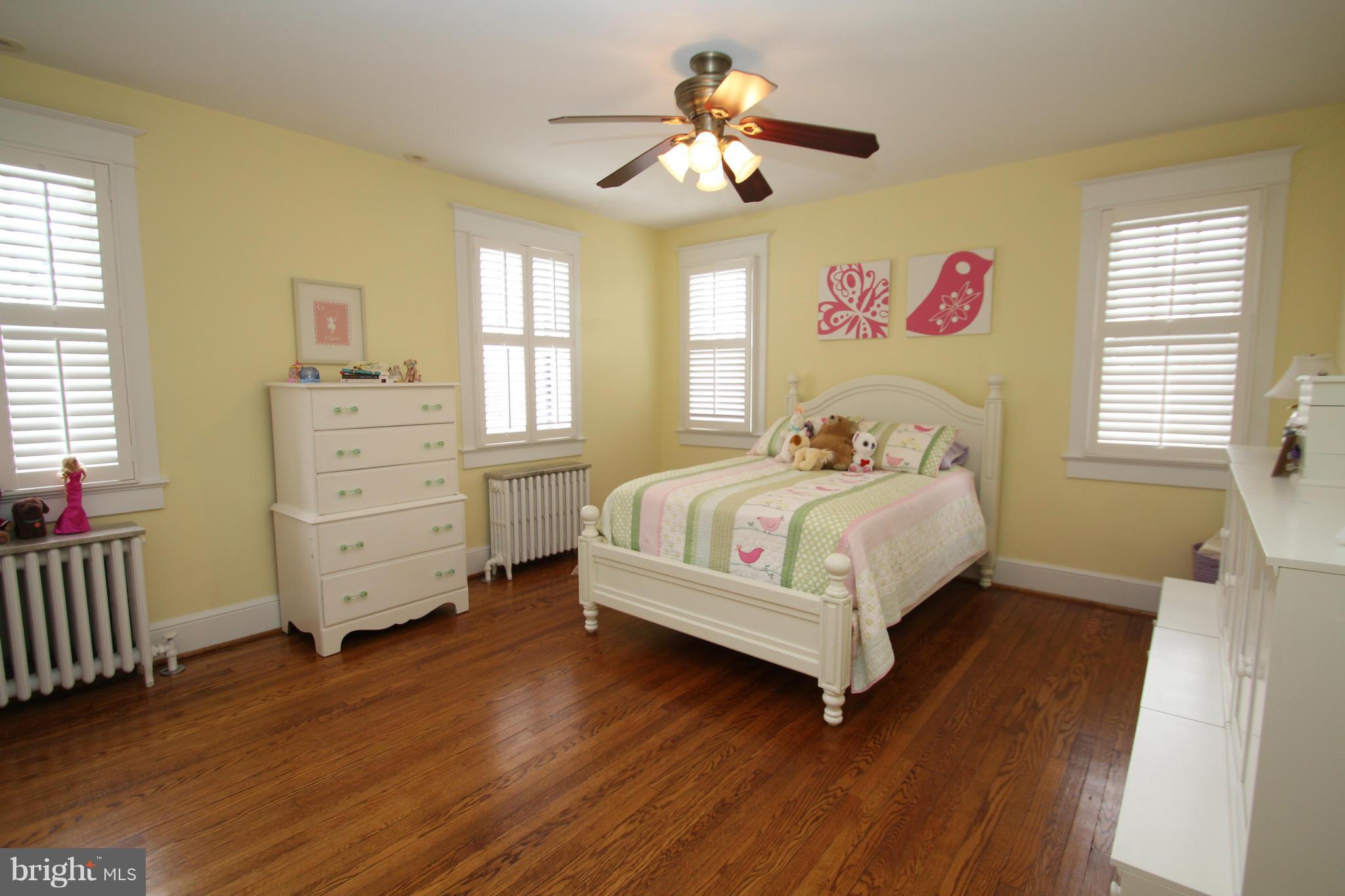 1004 Russell Road Alexandria, VA 22301 - Photo 17 of 30 Bedroom
