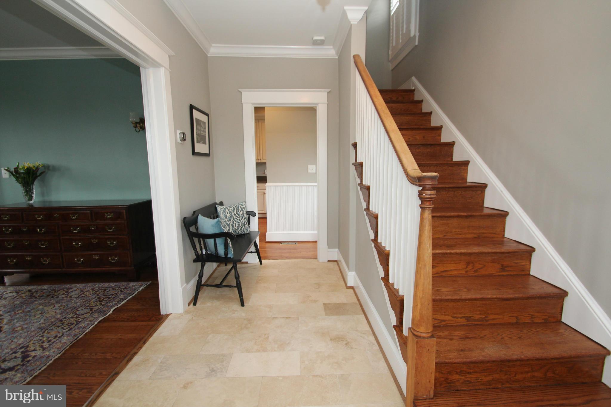 1004 Russell Road Alexandria, VA 22301 - Photo 3 of 30 Interior (General)