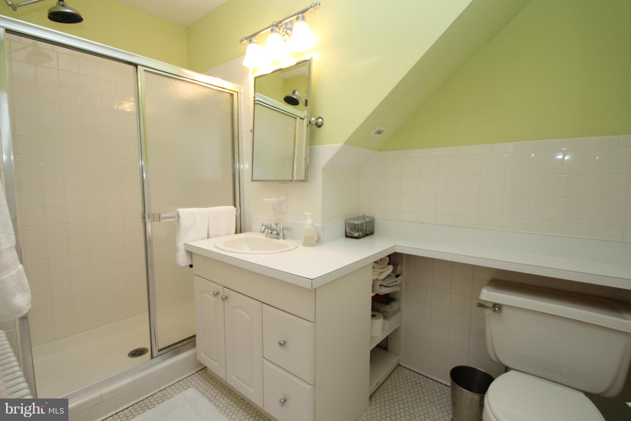 1004 Russell Road Alexandria, VA 22301 - Photo 23 of 30 Bath